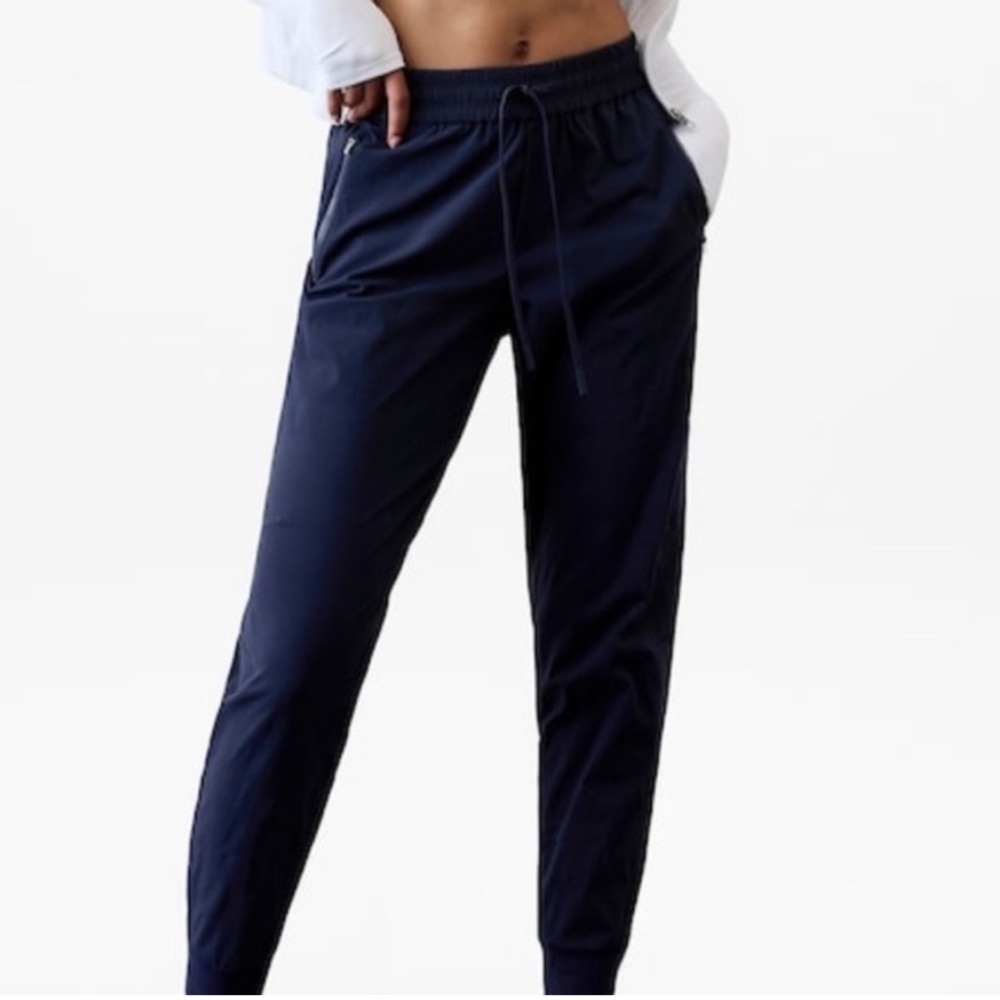 Women’s NWT Athleta Trekkie Navy Jogger Pants-medium